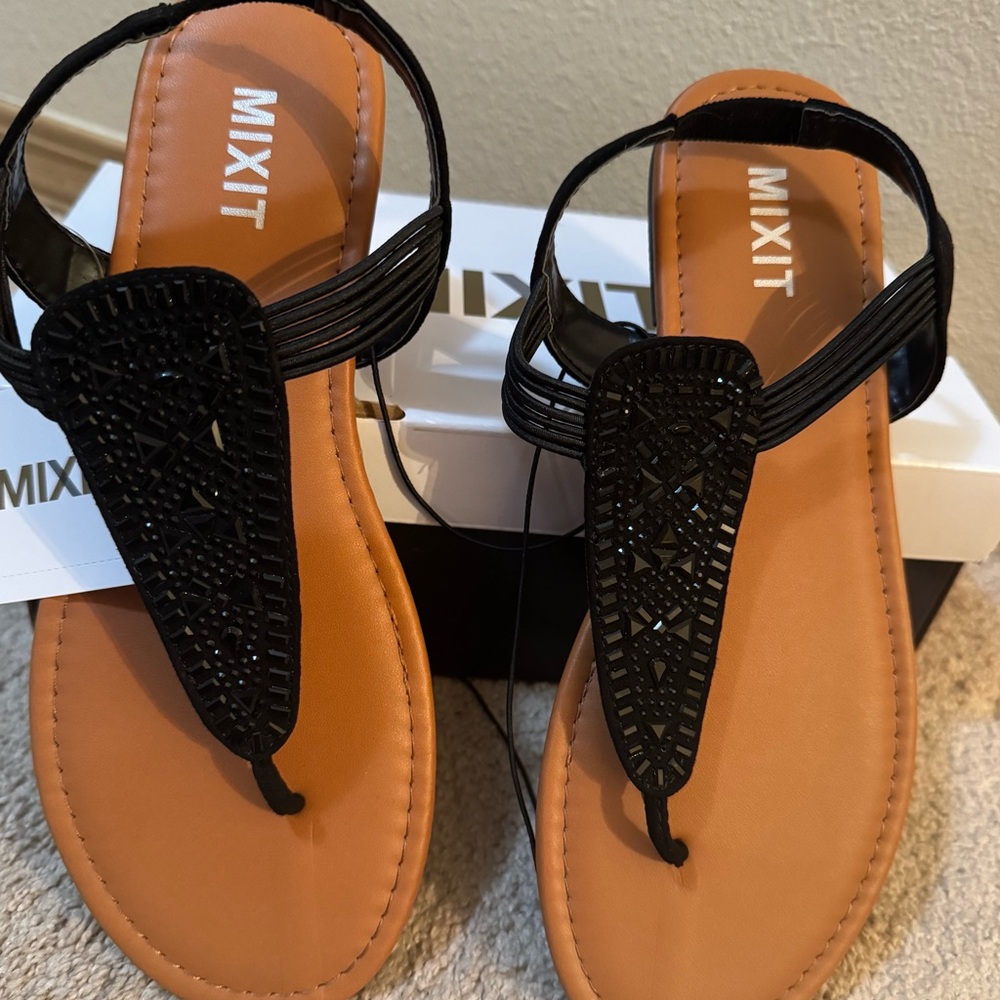Mixit - Women's Gillian T-Strap Flat Sandals (NWT)